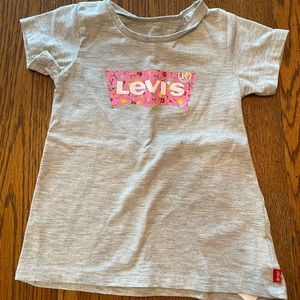 Toddler Levi’s top